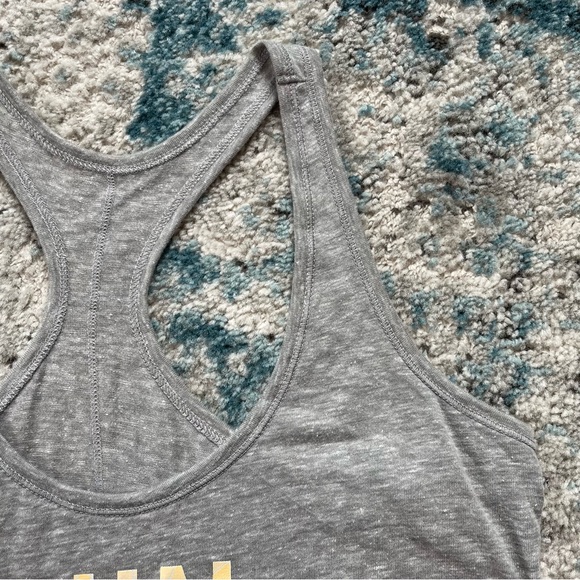 ⭐️ 2 for $10!! ⭐️ Old Navy Active Racerback Tee - Picture 4 of 8